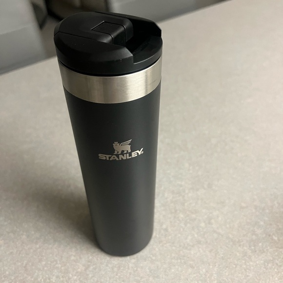 Stanley 20oz Transit Bottle Black - Picture 2 of 5